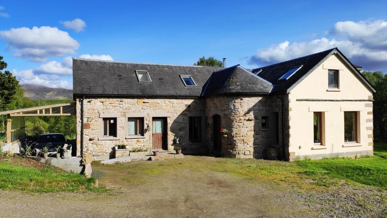 ホテル Sunrise House Inverfarigaig エクステリア 写真