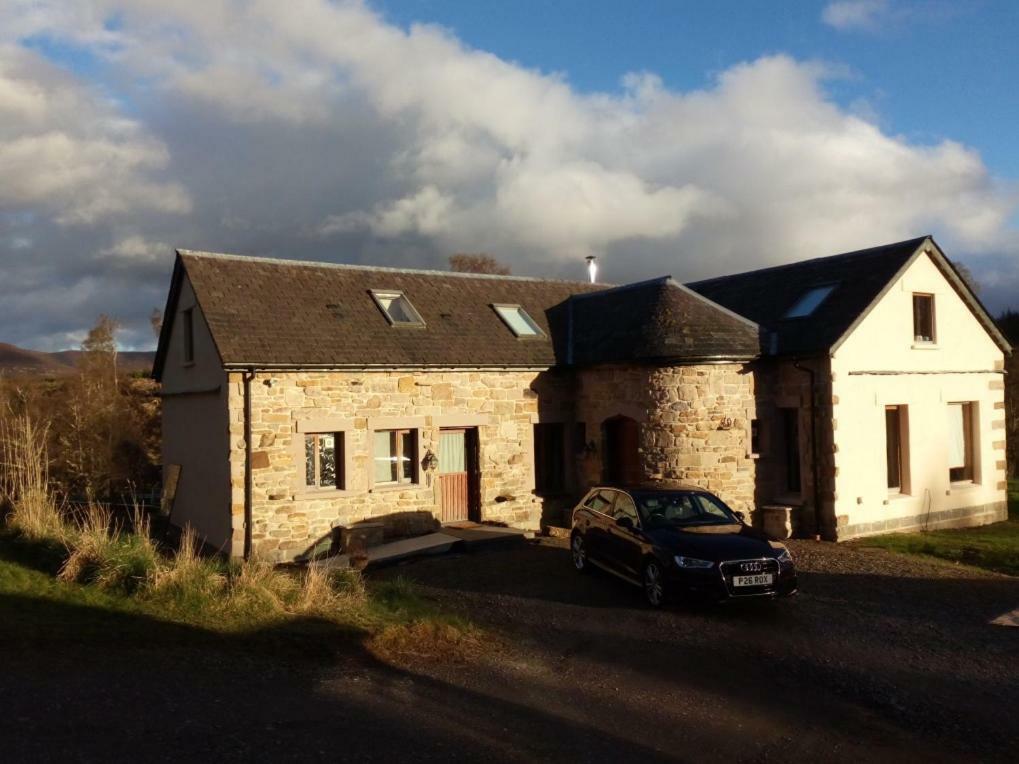 ホテル Sunrise House Inverfarigaig エクステリア 写真