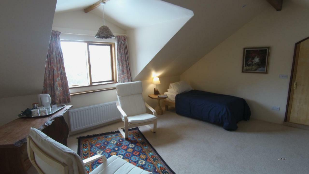 ホテル Sunrise House Inverfarigaig エクステリア 写真