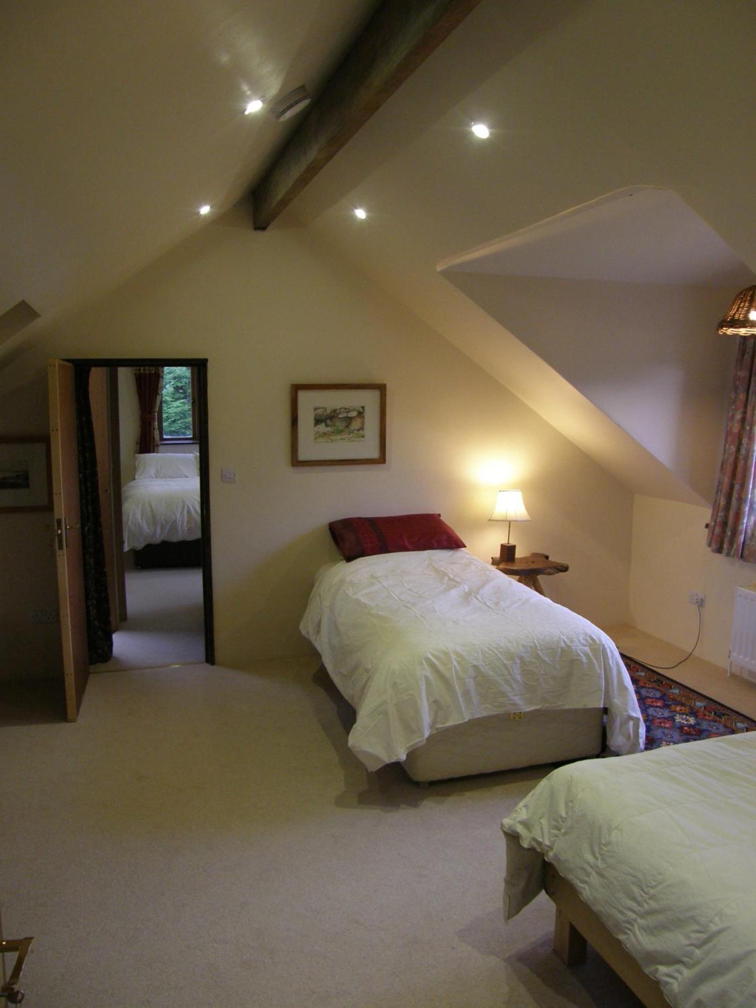 ホテル Sunrise House Inverfarigaig エクステリア 写真